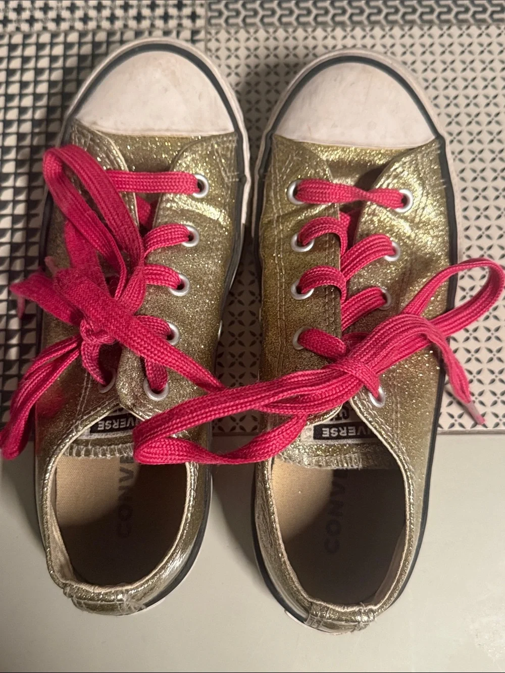 Converse junior size